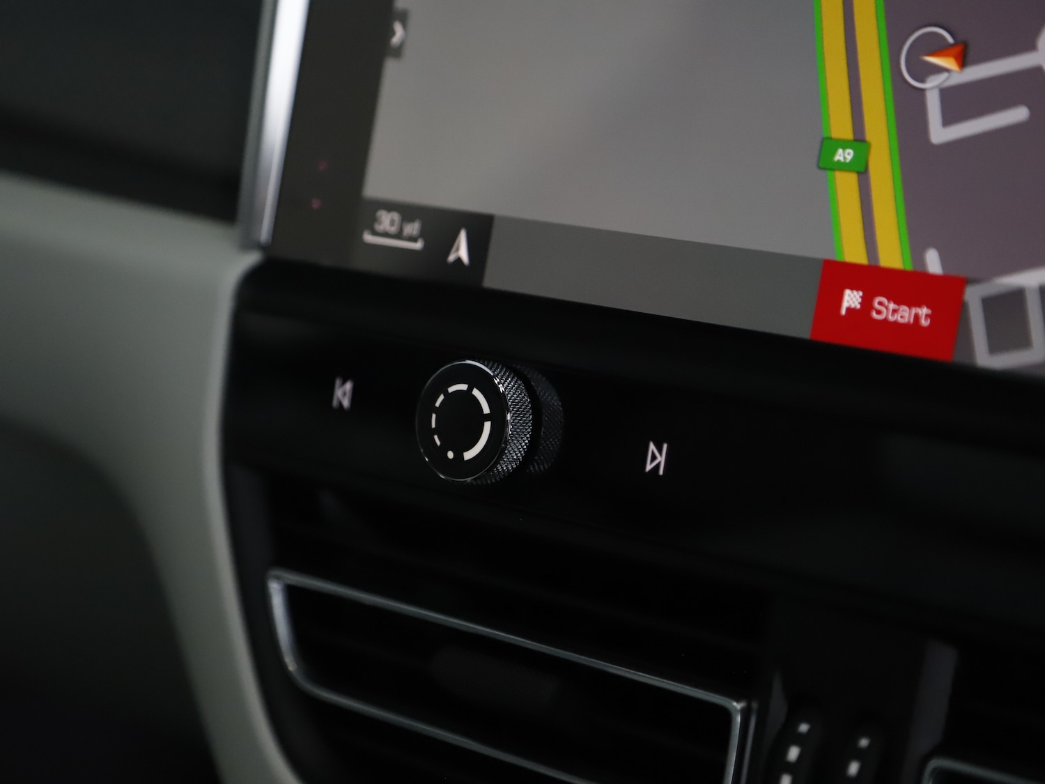 Used Porsche Macan 2025 for sale - 76884293: Photo 41