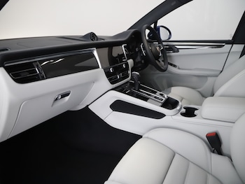 Used Porsche Macan 2025 for sale - 76884293: Photo