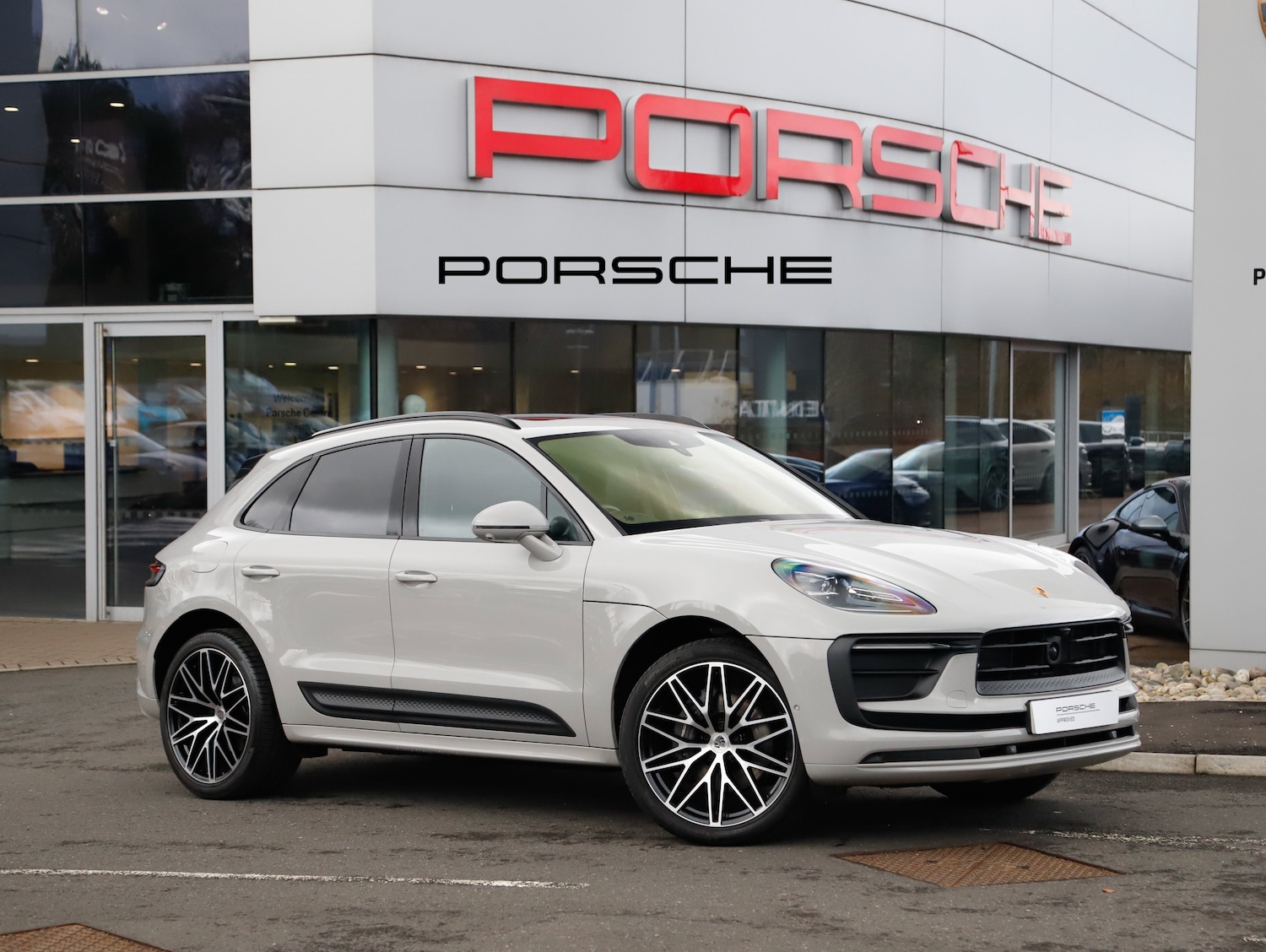 Used Porsche Macan 2024 for sale - 77582588: Photo 2