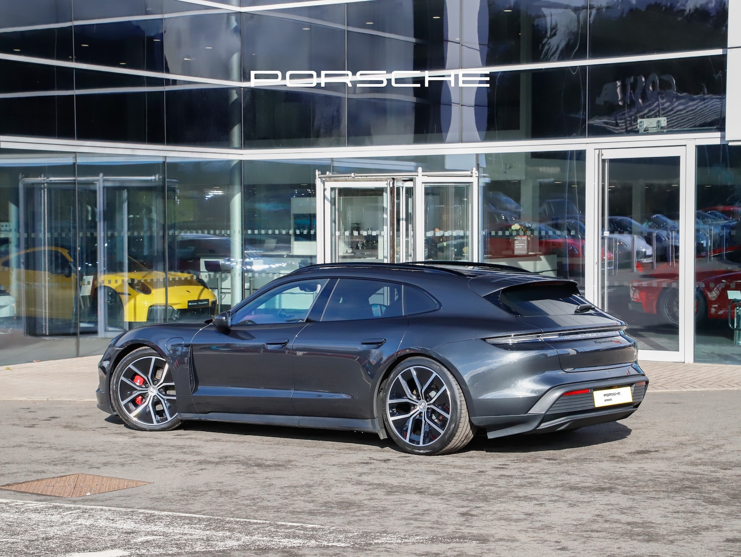 Used Porsche Taycan 2024 for sale - 78095660: Photo 3