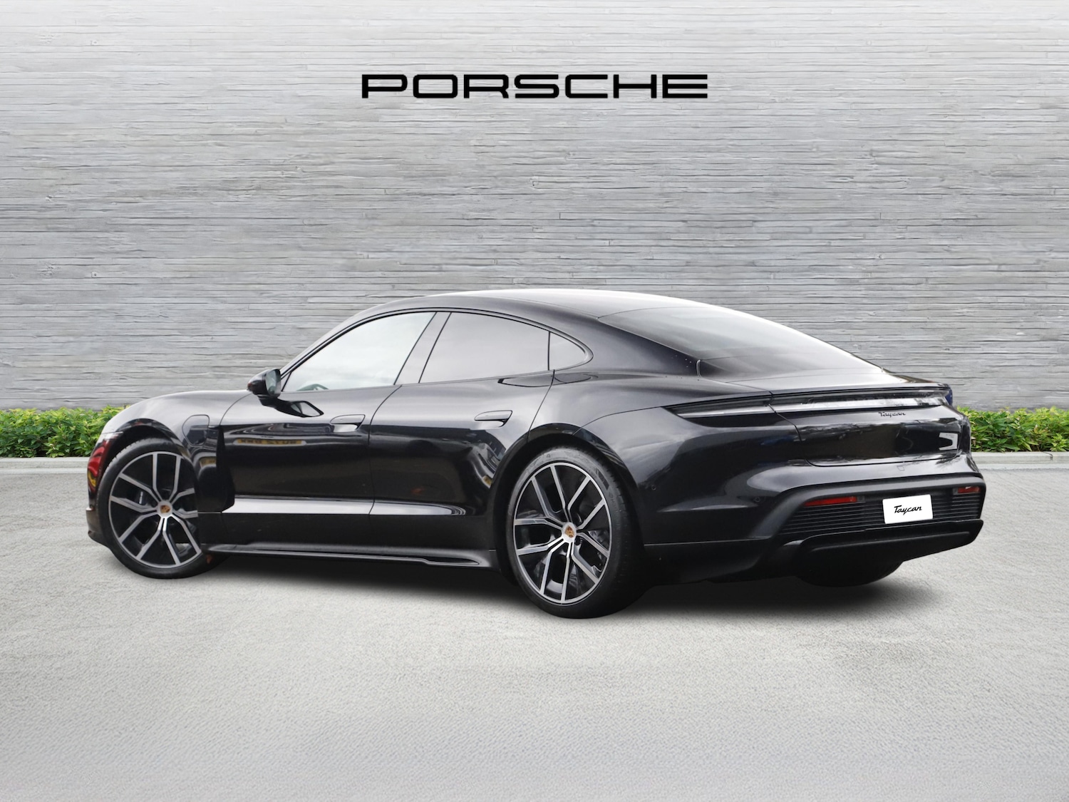 Used Porsche Taycan 2025 for sale - 76711915: Photo 2