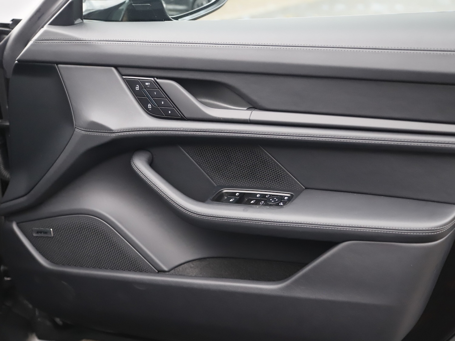 Used Porsche Taycan 2025 for sale - 76711915: Photo 21