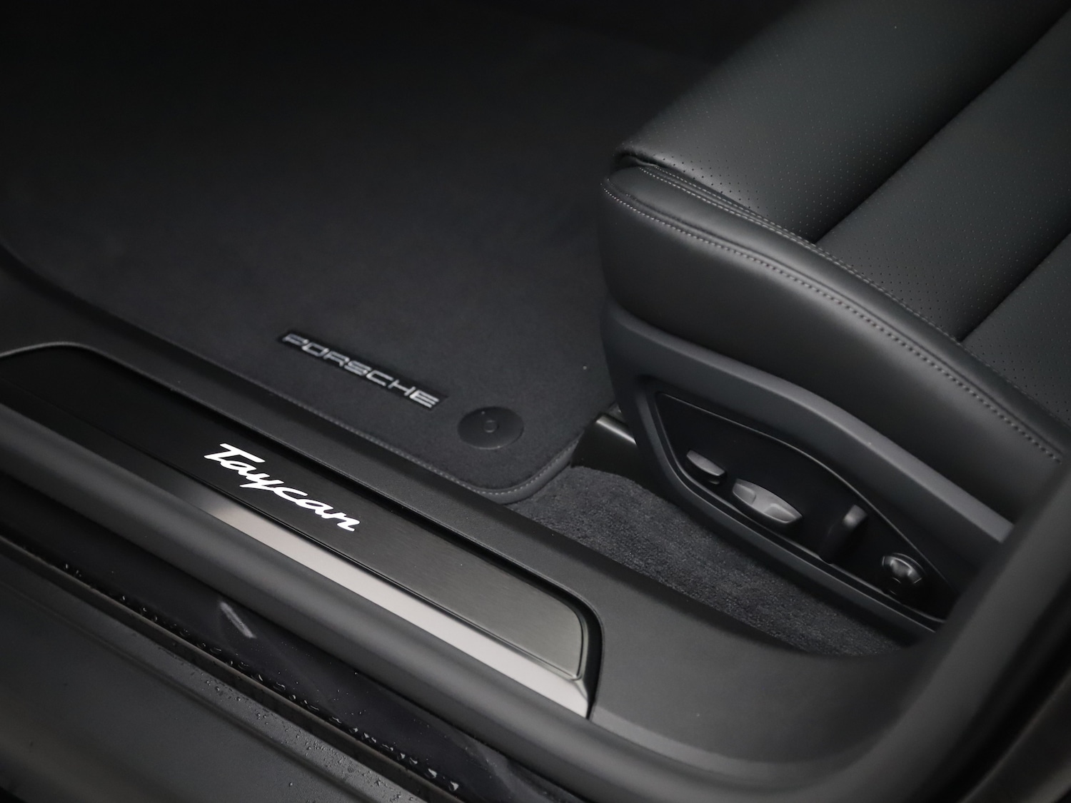 Used Porsche Taycan 2025 for sale - 76711915: Photo 24