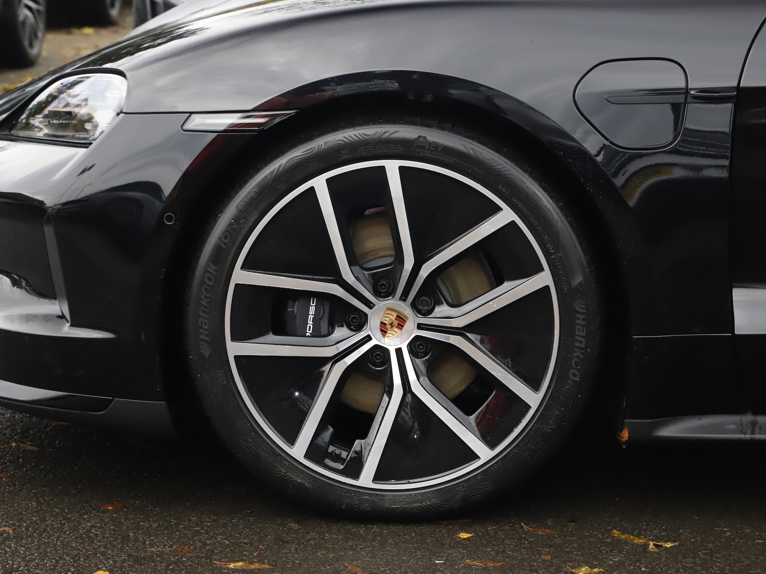 Used Porsche Taycan 2025 for sale - 76711915: Photo 4