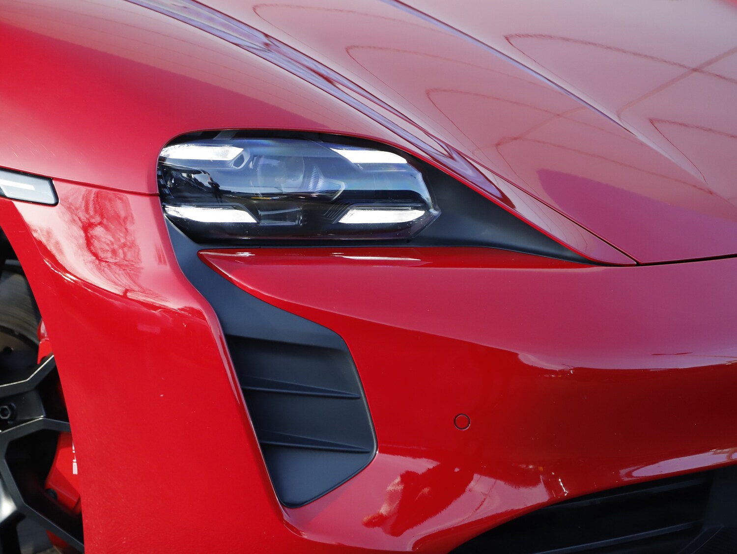 Used Porsche Taycan 2023 for sale - 77952080: Photo 15