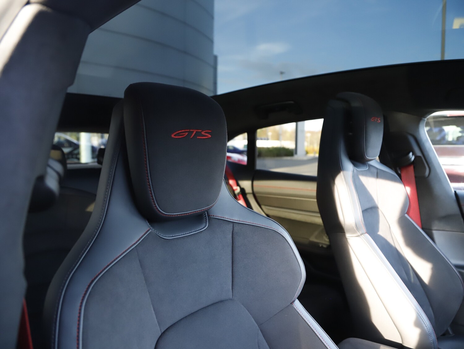 Used Porsche Taycan 2023 for sale - 77952080: Photo 18