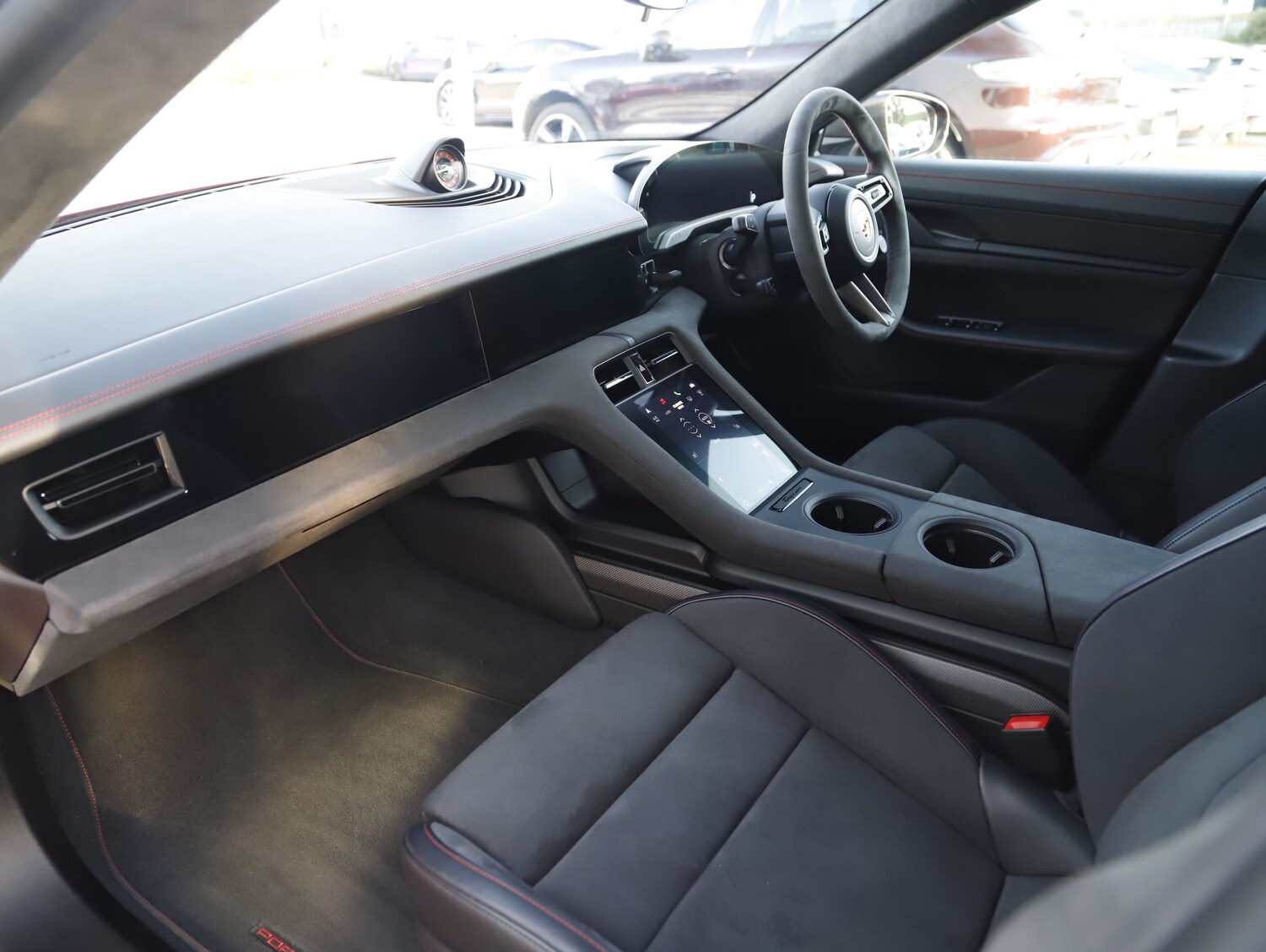 Used Porsche Taycan 2023 for sale - 77952080: Photo 4