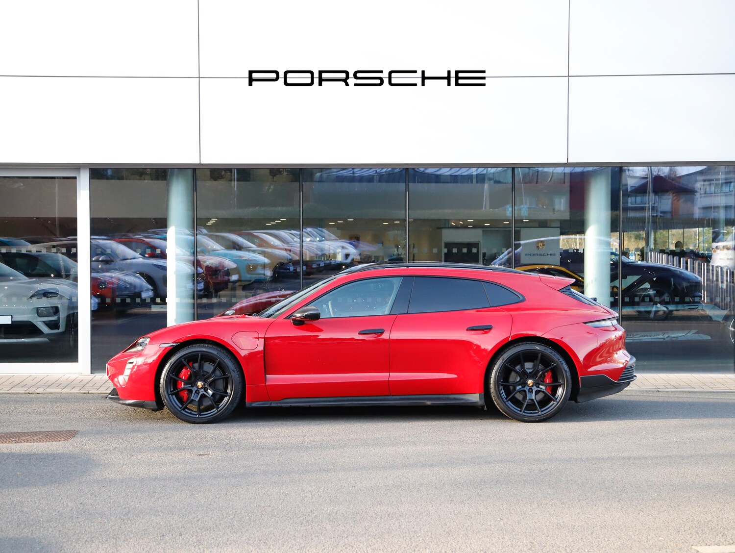 Used Porsche Taycan 2023 for sale - 77952080: Photo 6