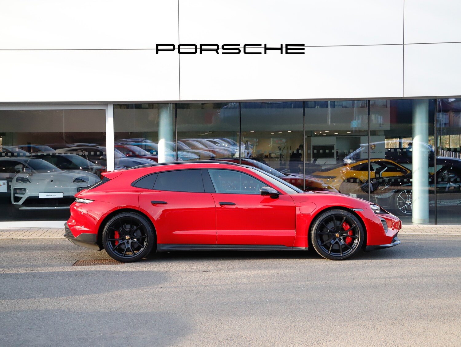 Used Porsche Taycan 2023 for sale - 77952080: Photo 9