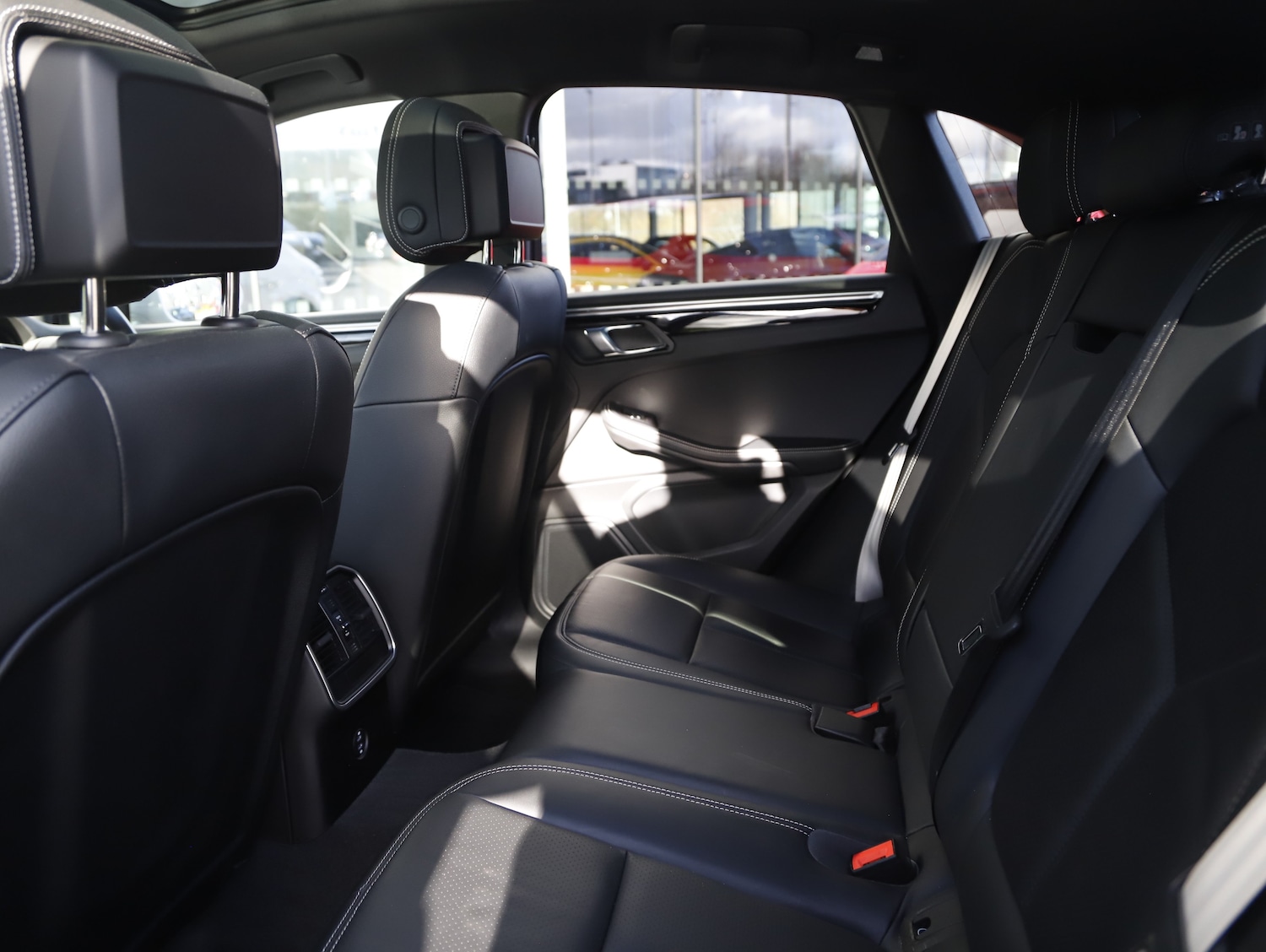 Used Porsche Macan 2023 for sale - 77733843: Photo 14