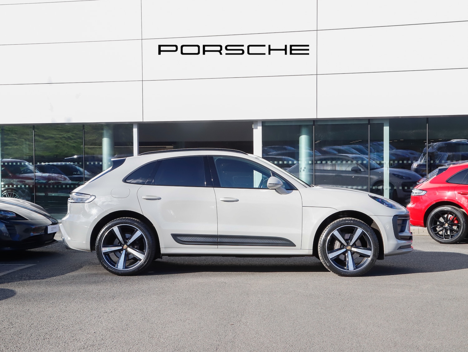 Used Porsche Macan 2023 for sale - 77733843: Photo 9