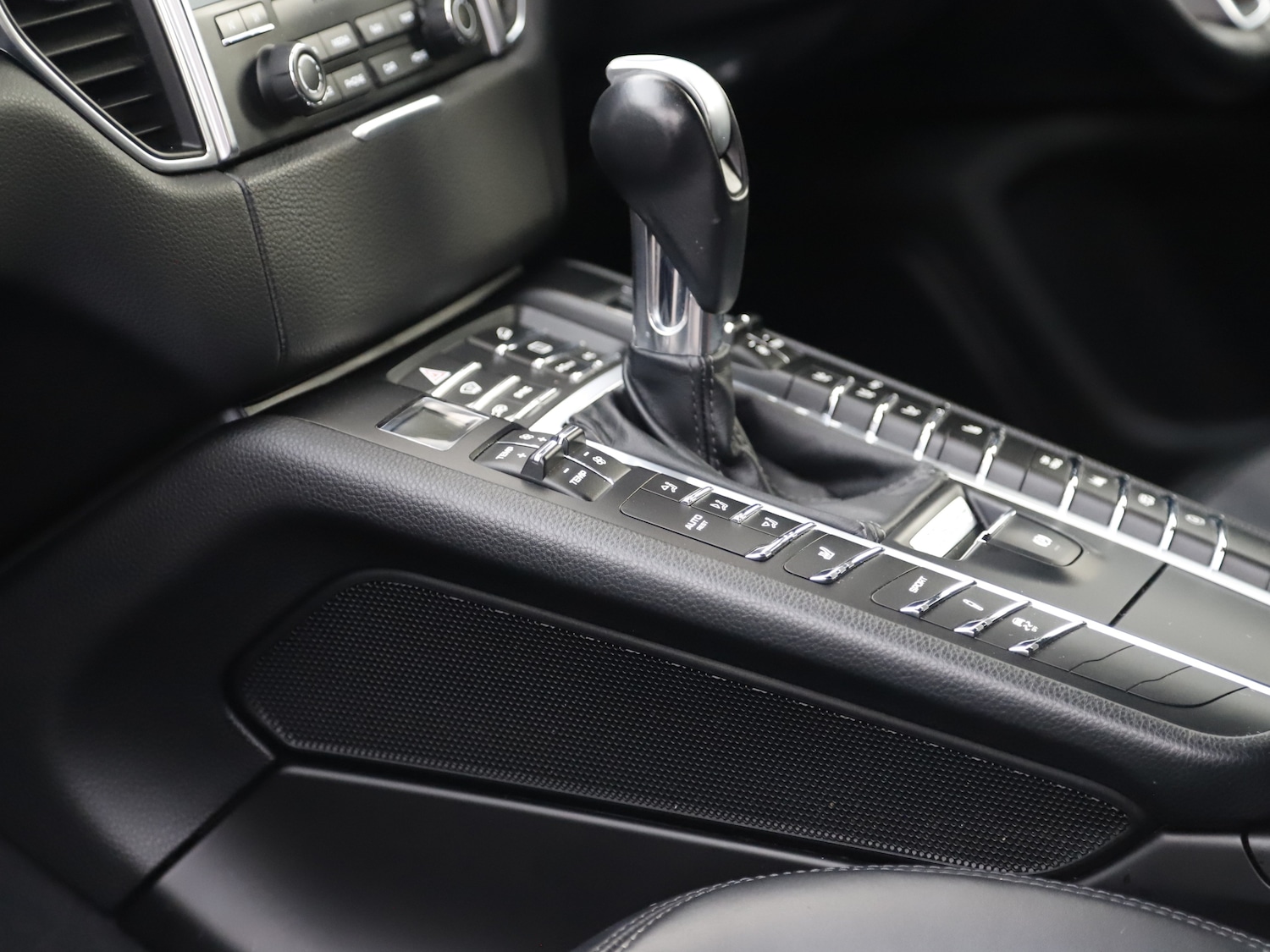 Used Porsche Macan 2018 for sale - 76508948: Photo 25