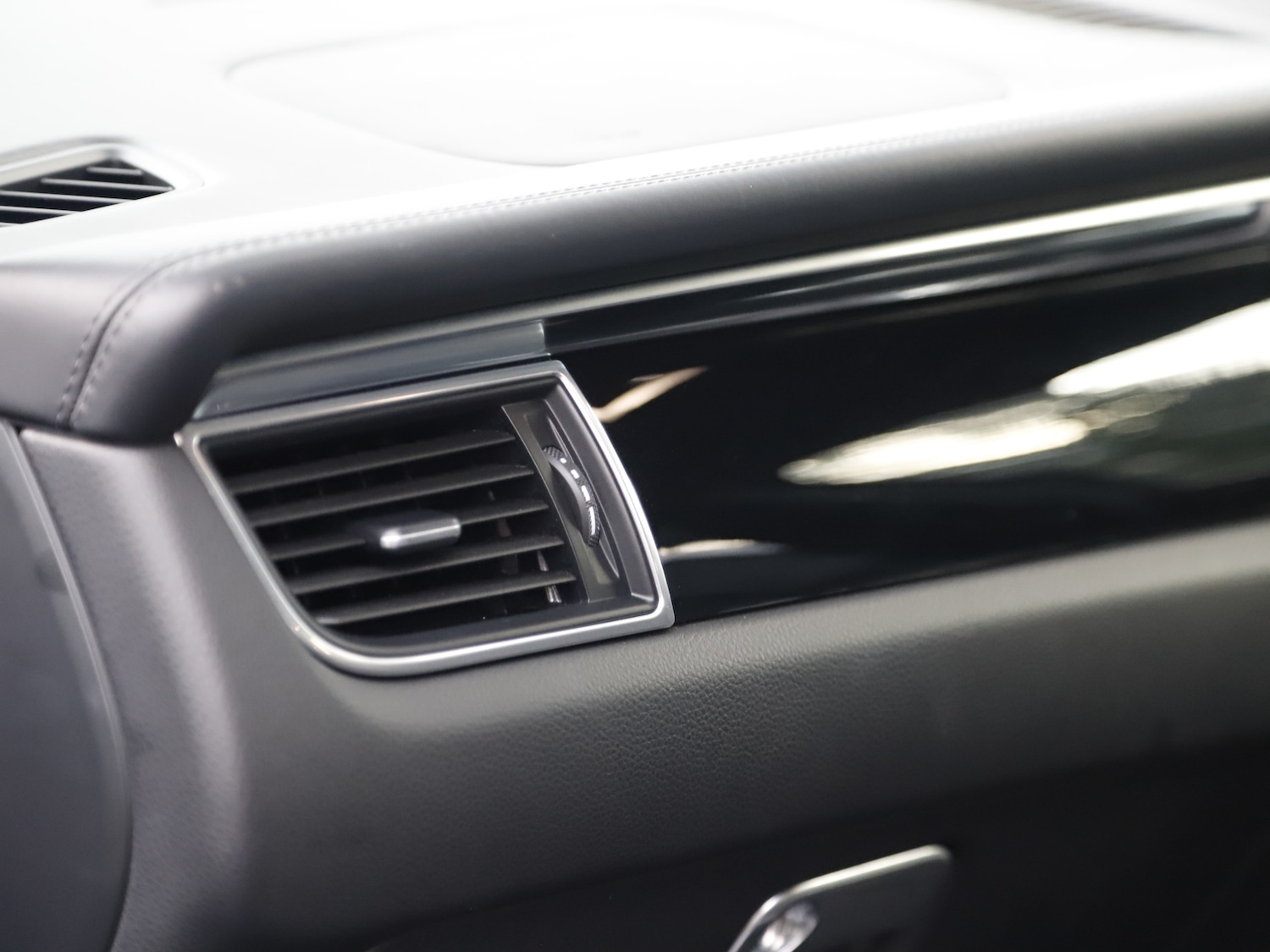 Used Porsche Macan 2018 for sale - 76508948: Photo 37