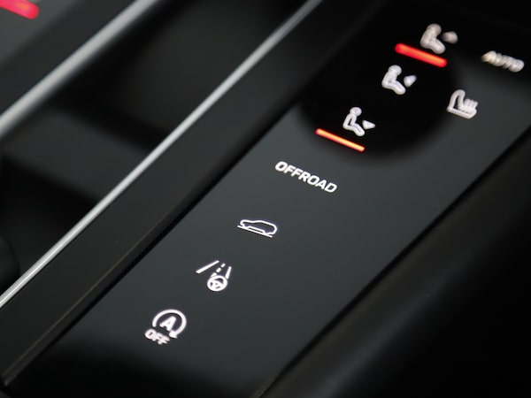 Used Porsche Macan 2021 for sale - 76266314: Photo 38