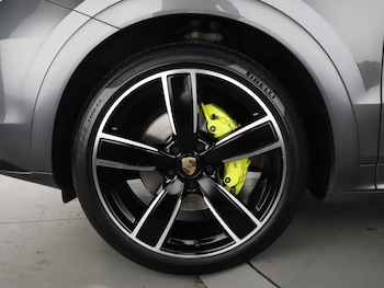 Used Porsche Cayenne 2021 for sale - 75087198: Photo
