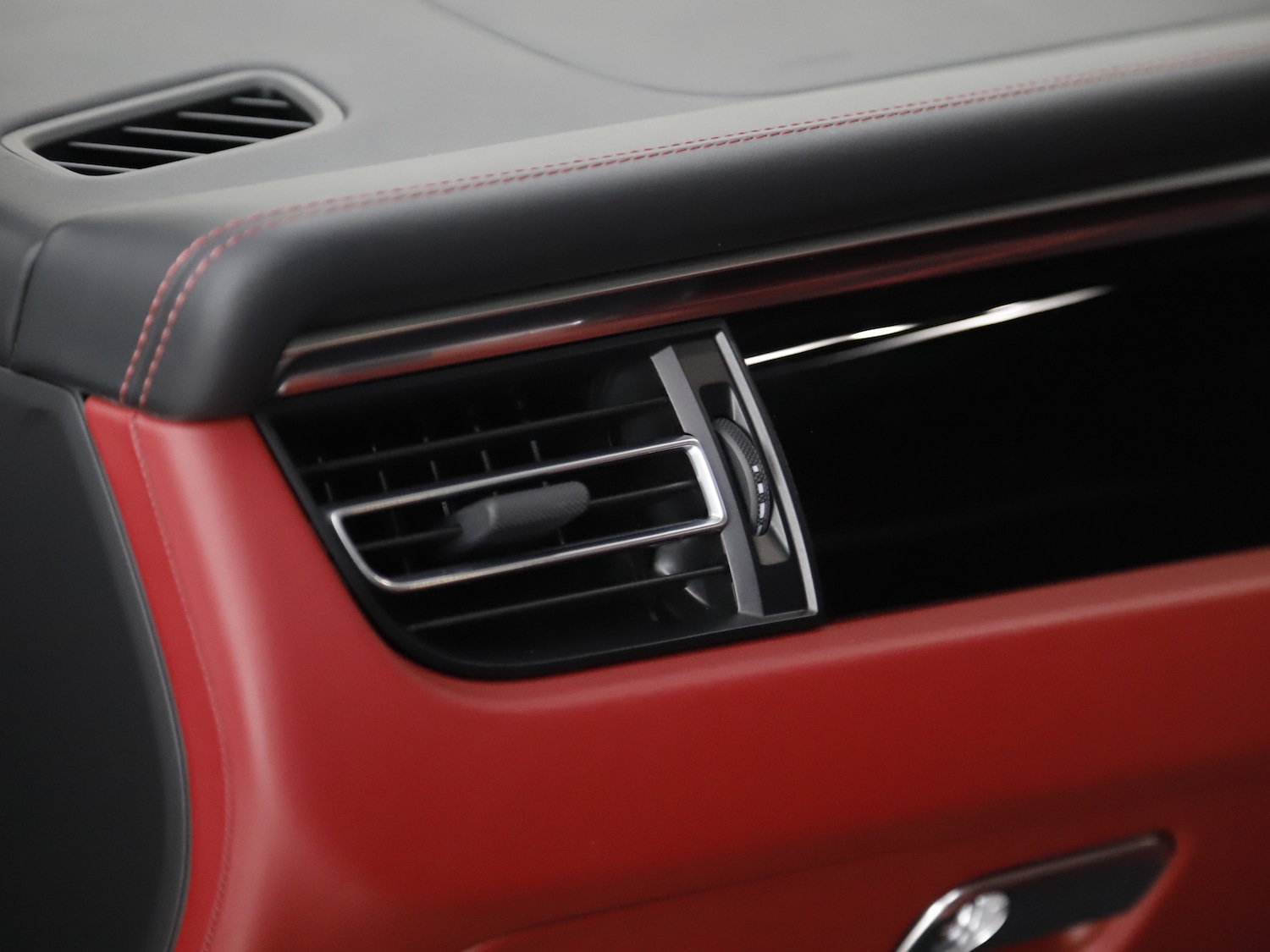 Used Porsche Macan 2023 for sale - 77436363: Photo 19