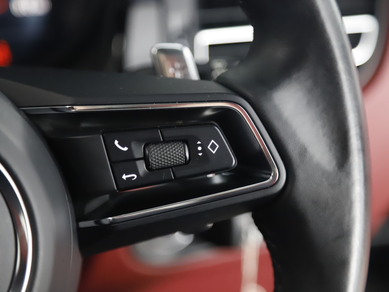 Used Porsche Macan 2023 for sale - 77436363: Photo 21