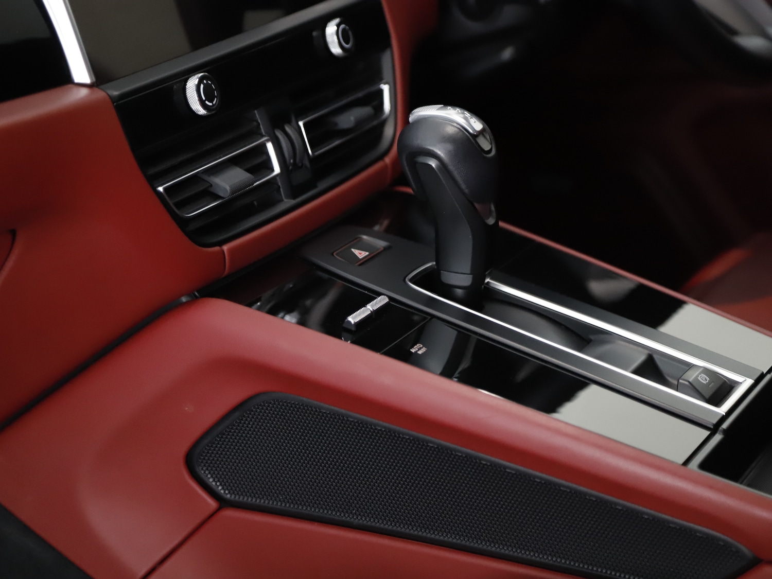 Used Porsche Macan 2023 for sale - 77436363: Photo 39