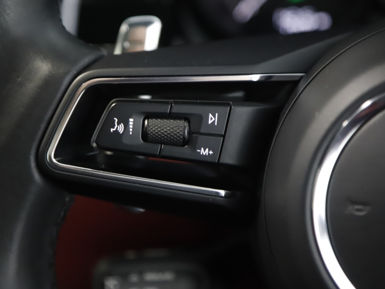 Used Porsche Macan 2023 for sale - 77436363: Photo 44