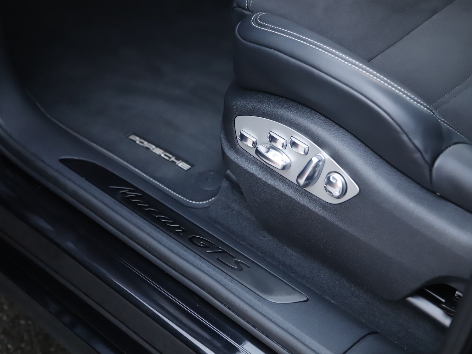 Used Porsche Macan 1969 for sale - 76798683: Photo 48