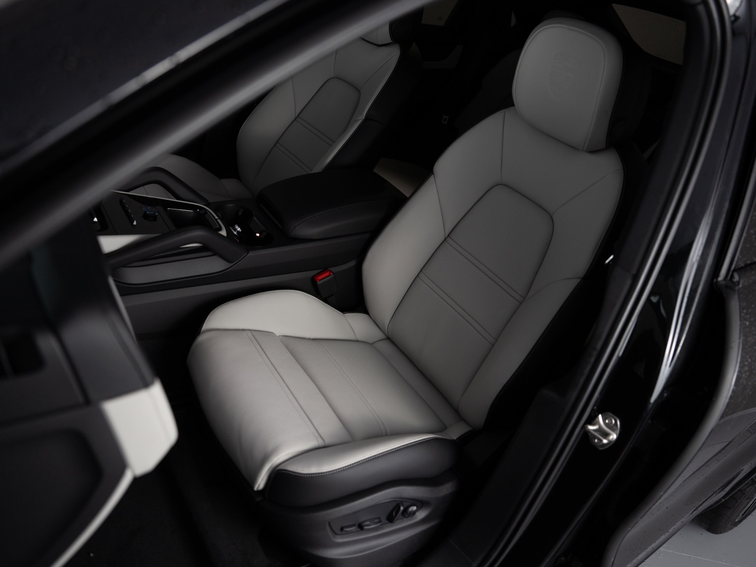 Used Porsche Cayenne 2025 for sale - 76481271: Photo 36