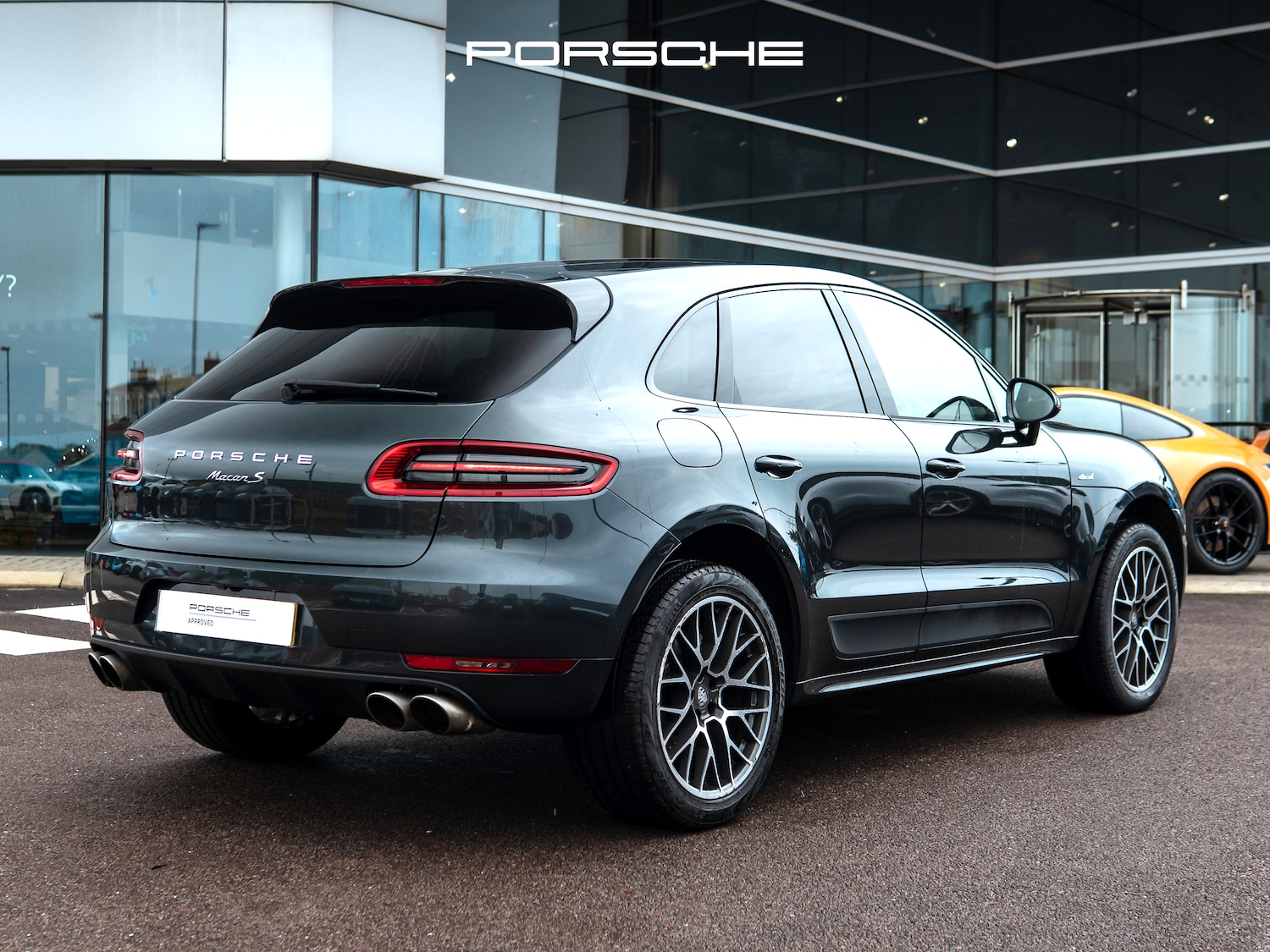 Used Porsche Macan 2017 for sale - 76909639: Photo 2