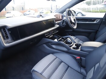 Used Porsche Cayenne 2025 for sale - 76481273: Photo