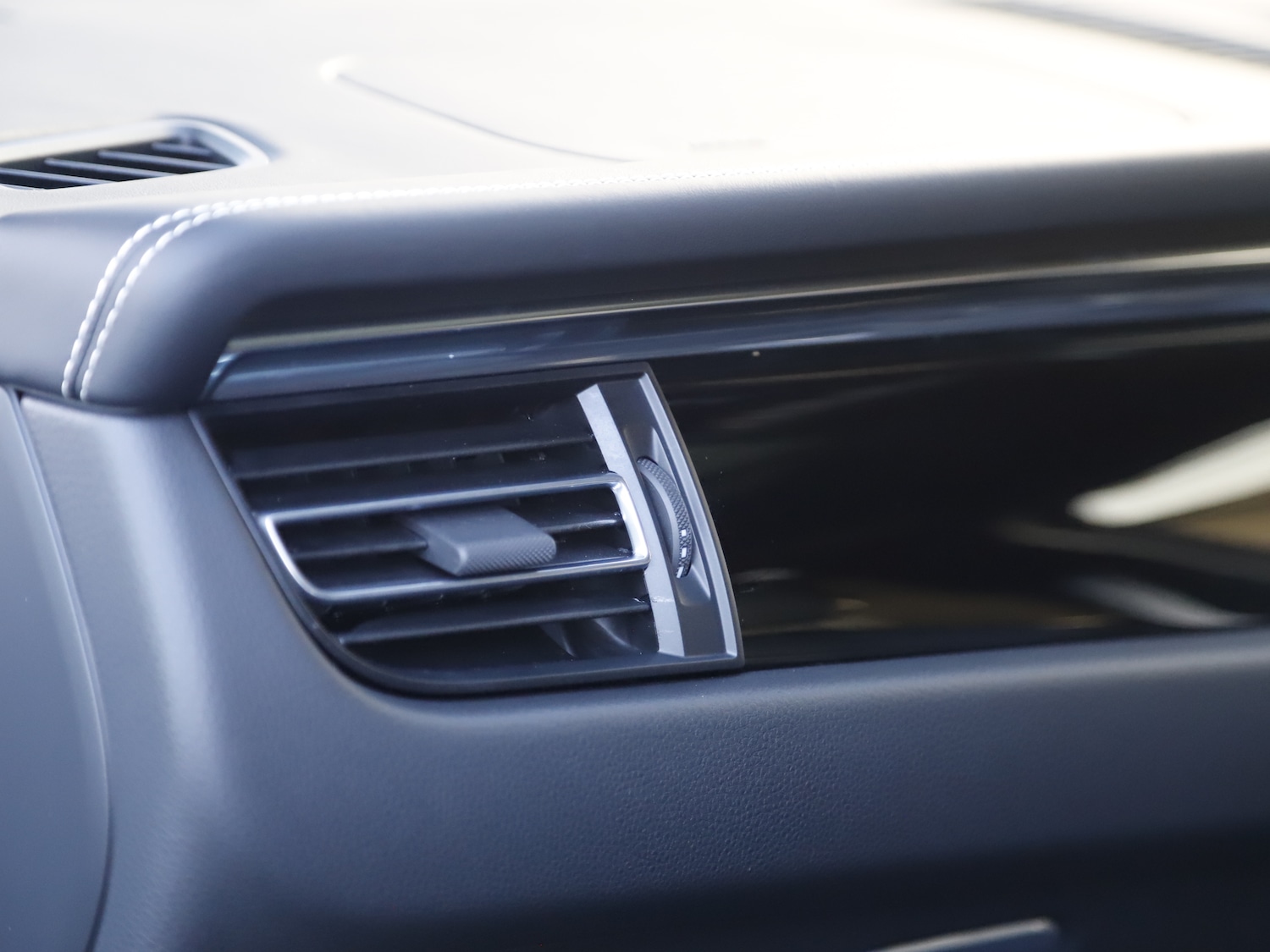 Used Porsche Macan 2025 for sale - 76616906: Photo 28