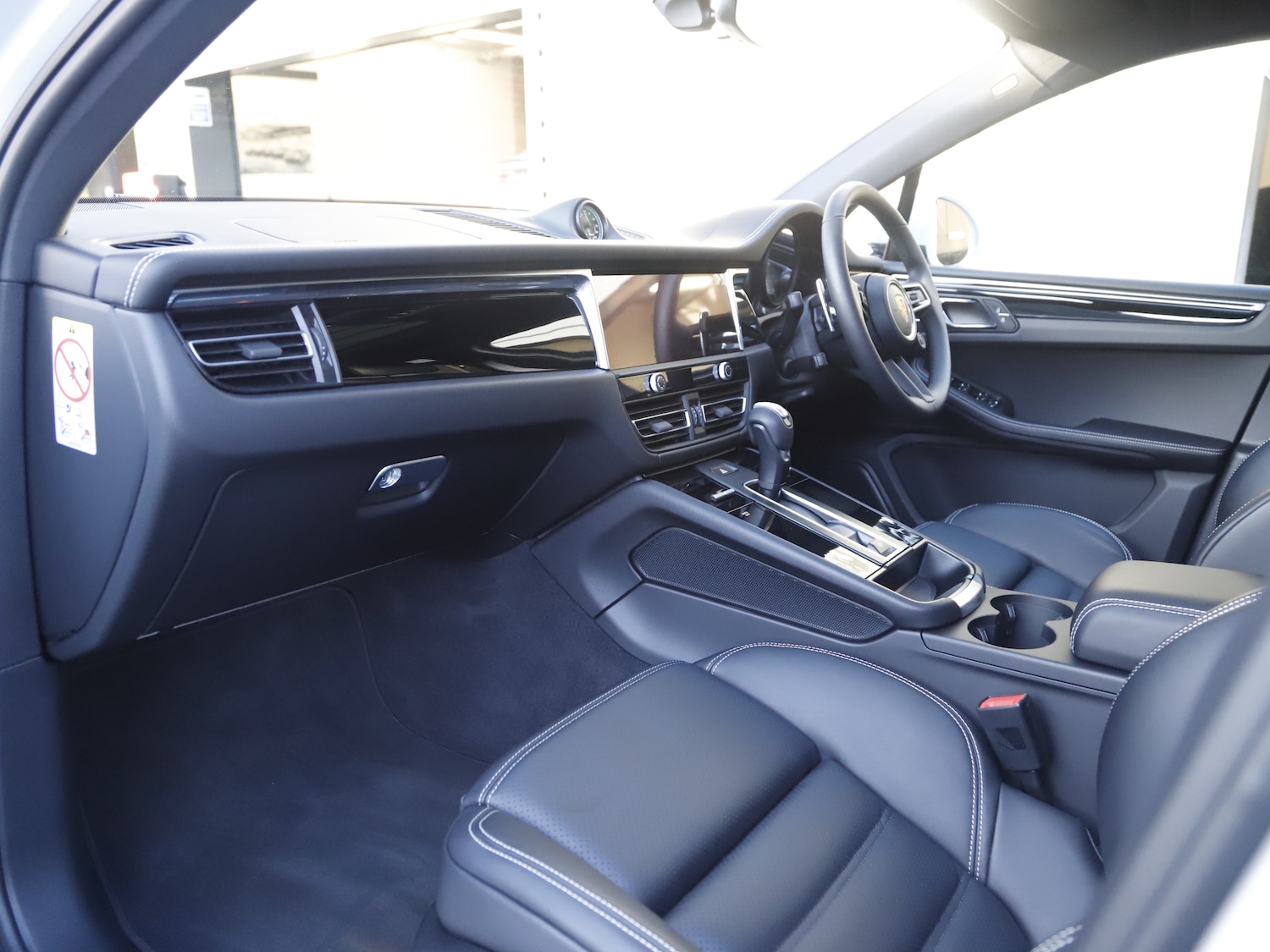 Used Porsche Macan 2025 for sale - 76616906: Photo 4