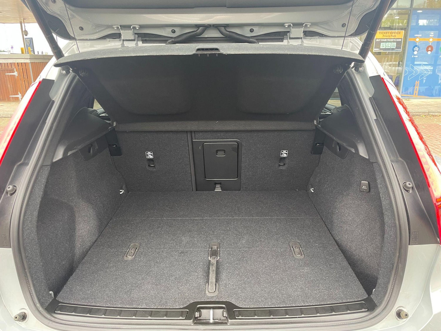 Used Volvo XC40 2024 for sale - 76295731: Photo 10