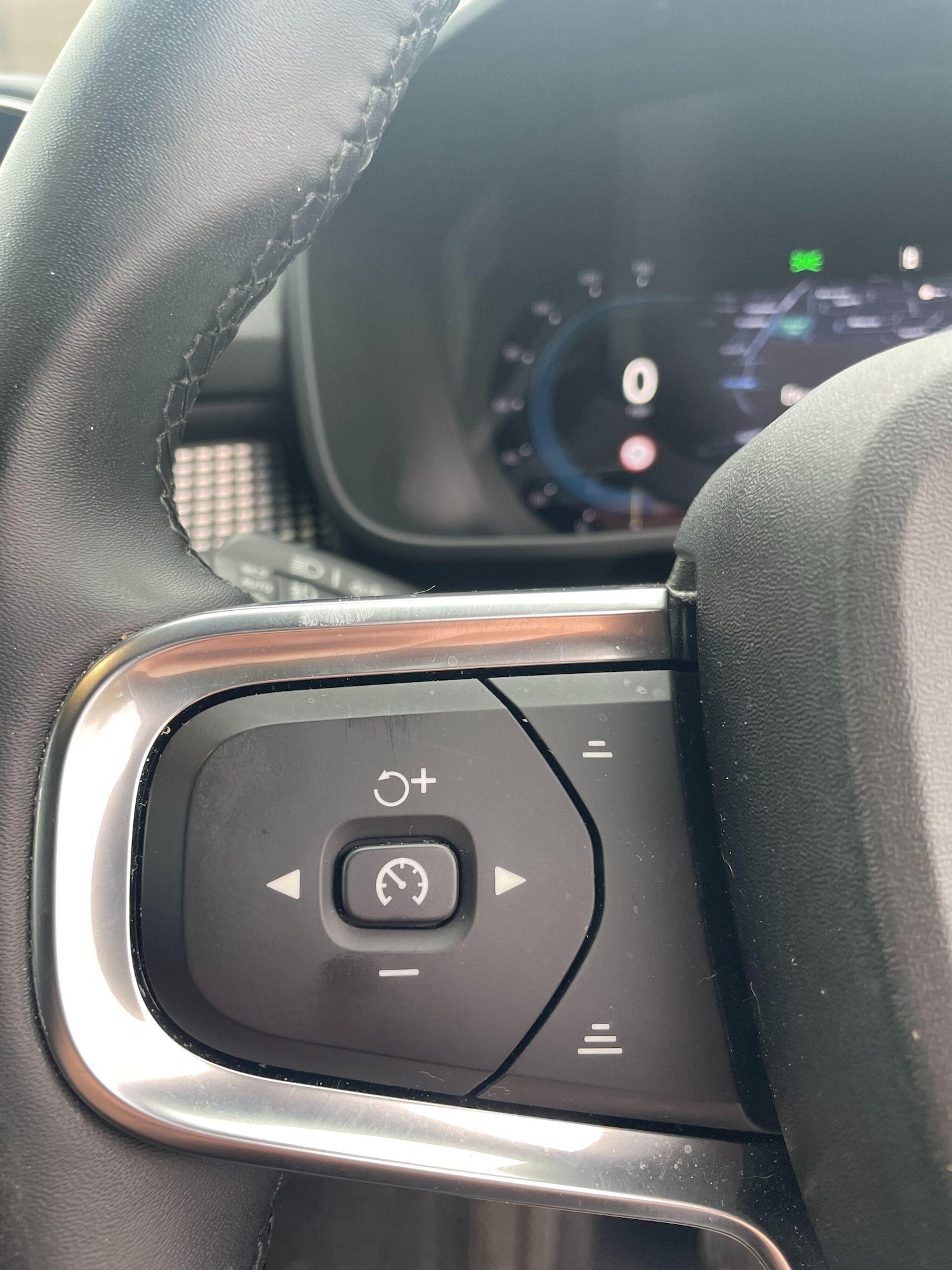 Used Volvo XC40 2024 for sale - 76295731: Photo 16