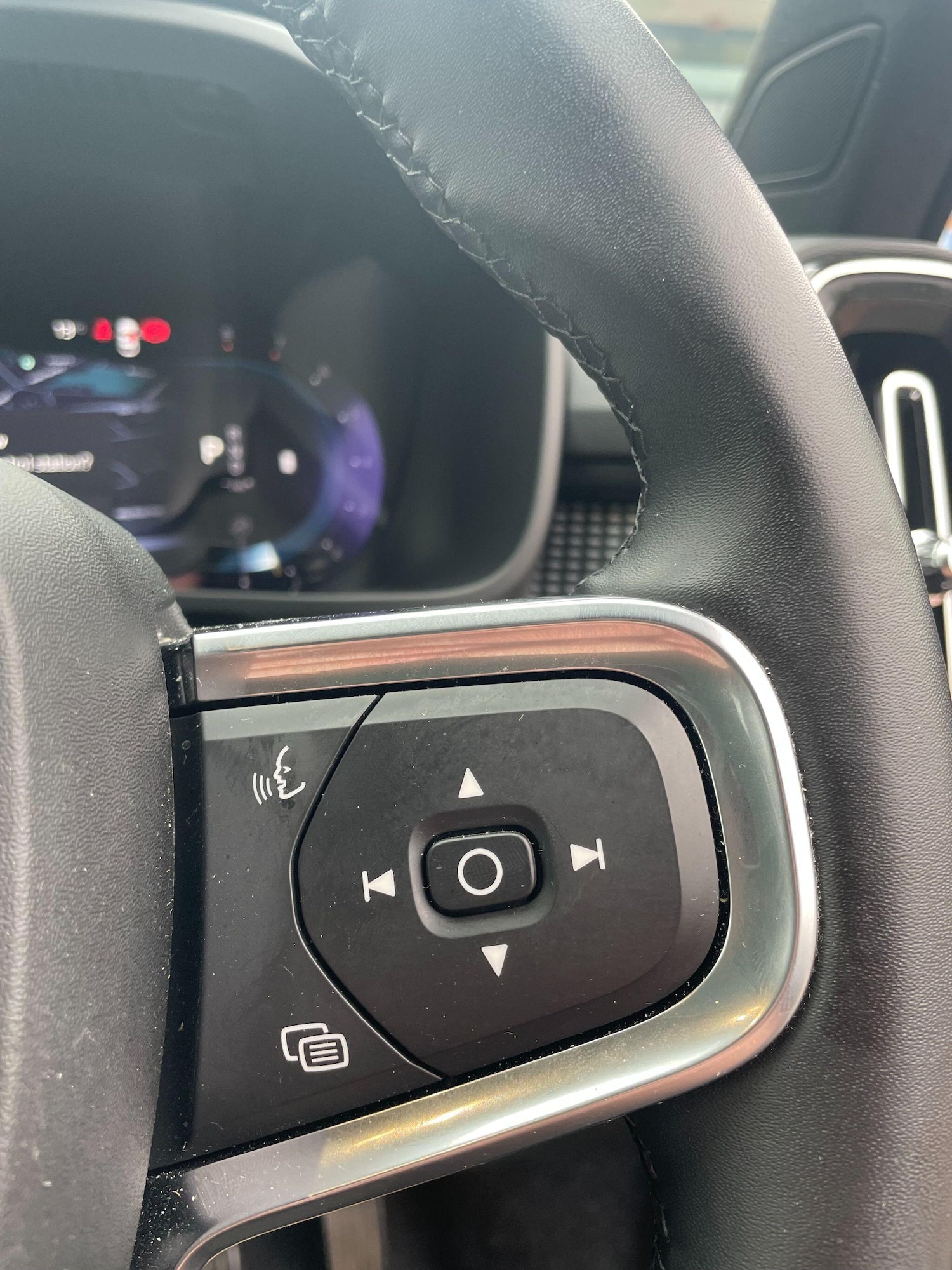 Used Volvo XC40 2024 for sale - 76295731: Photo 17