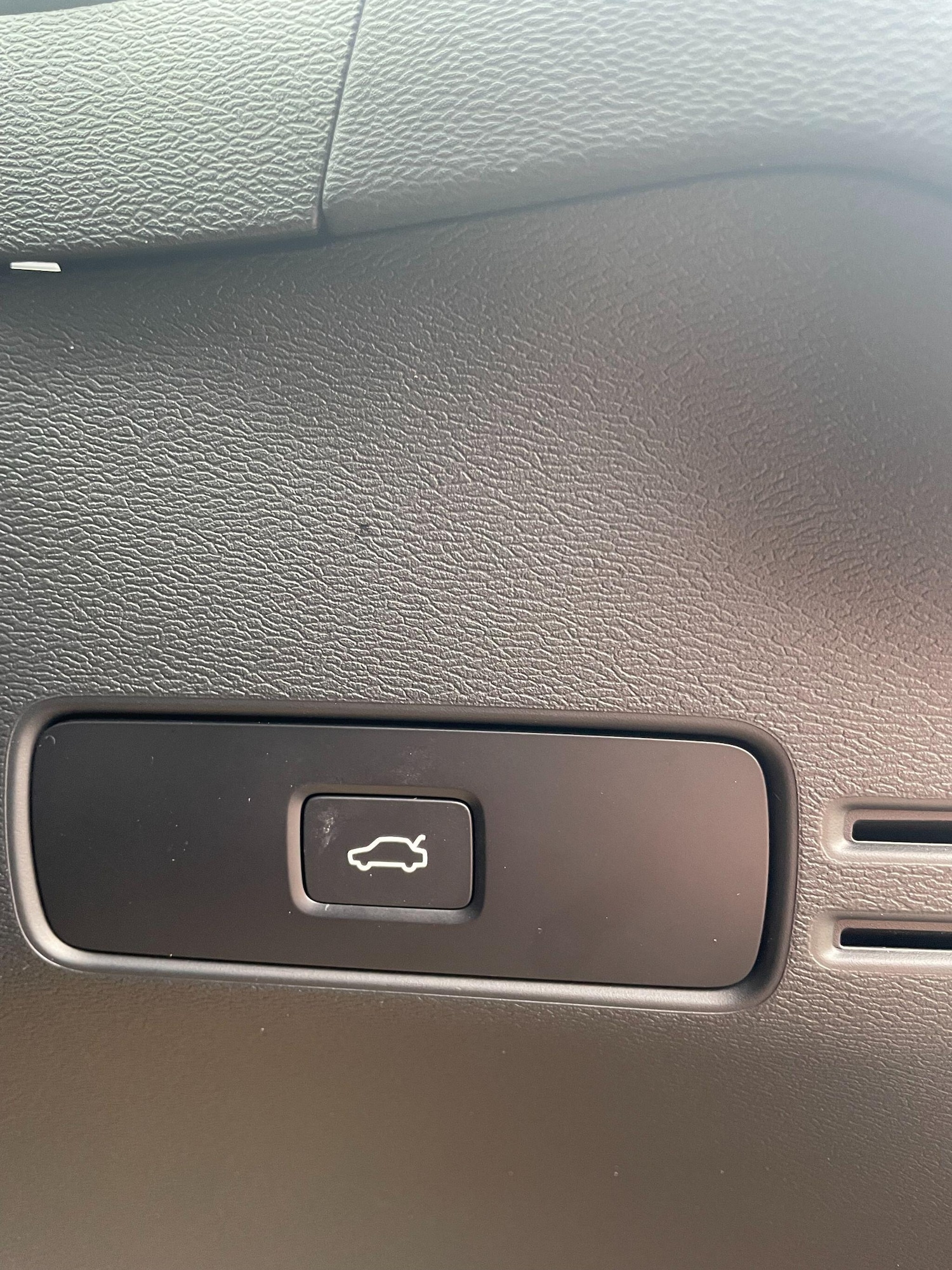 Used Volvo XC40 2024 for sale - 76295731: Photo 24