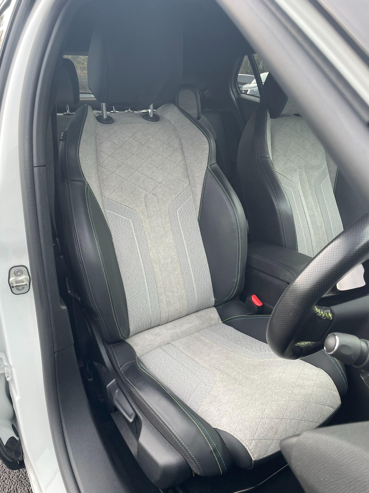 Used Peugeot 2008 2021 for sale - 76549737: Photo 11