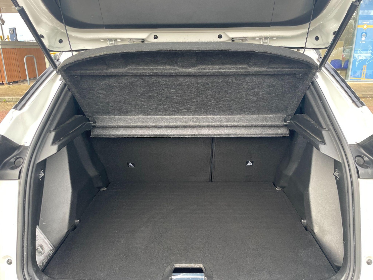 Used Peugeot 2008 2021 for sale - 76549737: Photo 9