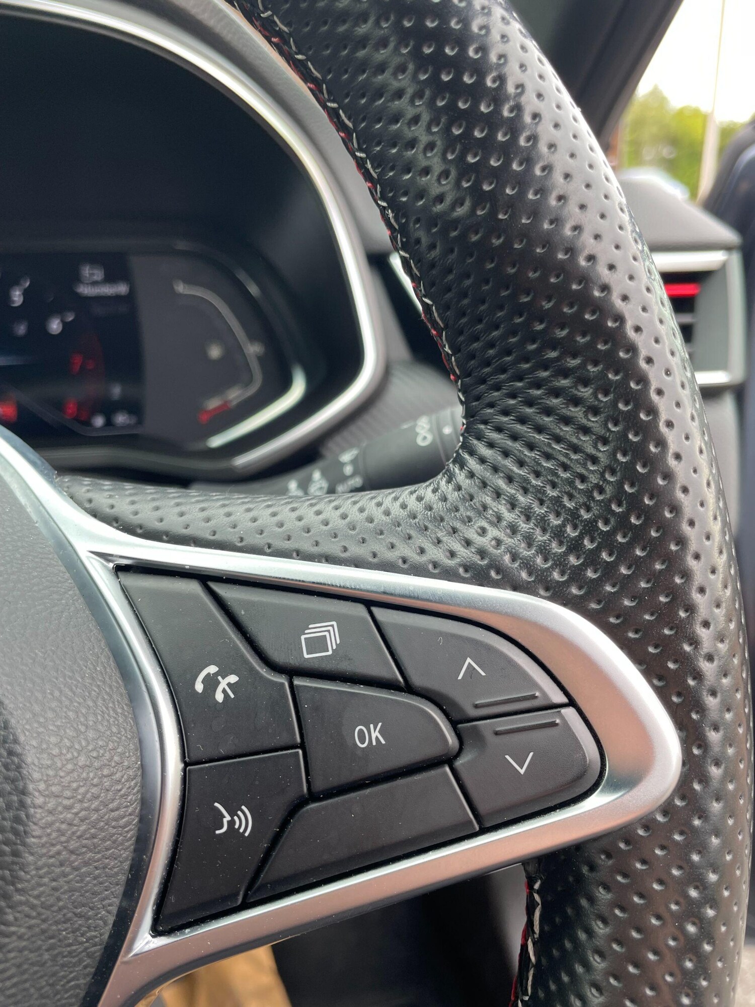 Used Renault Clio 2020 for sale - 76620135: Photo 19