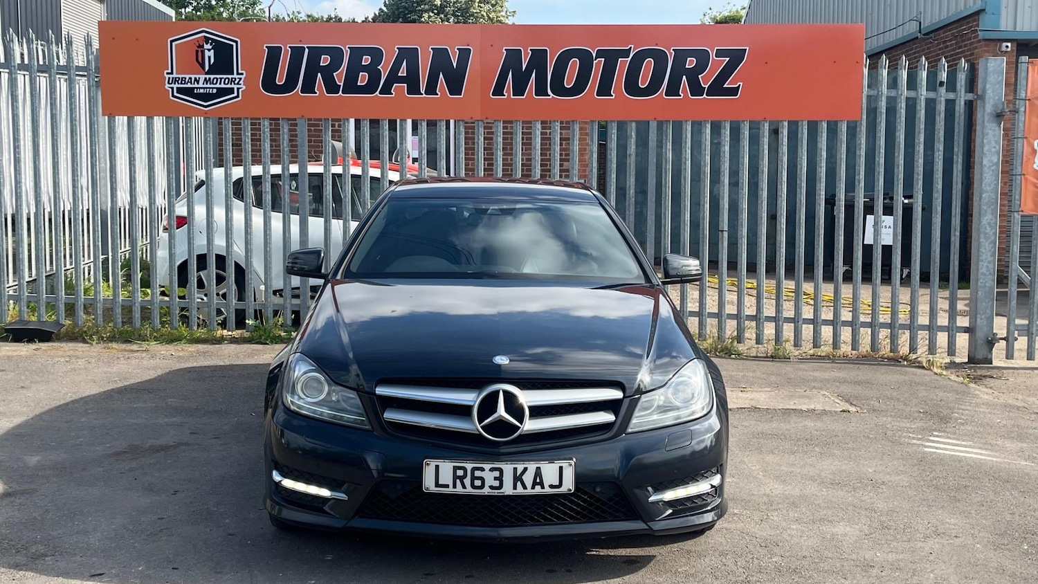 Used Mercedes-Benz C Class 2013 for sale - 76136279: Photo 3