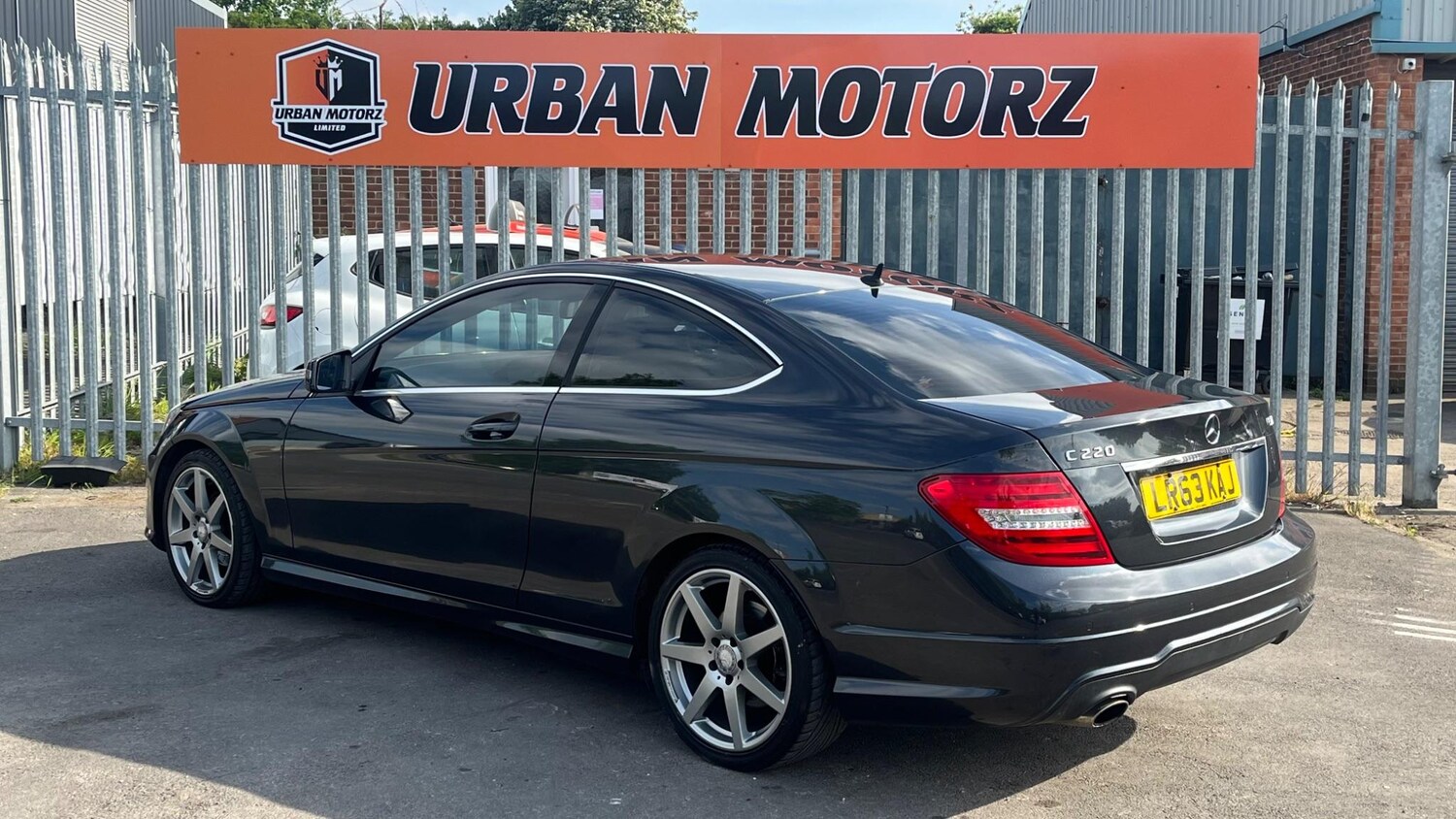 Used Mercedes-Benz C Class 2013 for sale - 76136279: Photo 4