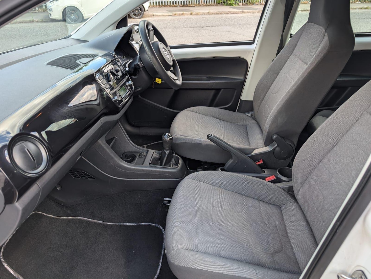 Used Volkswagen up! 2014 for sale - 76136428: Photo 16