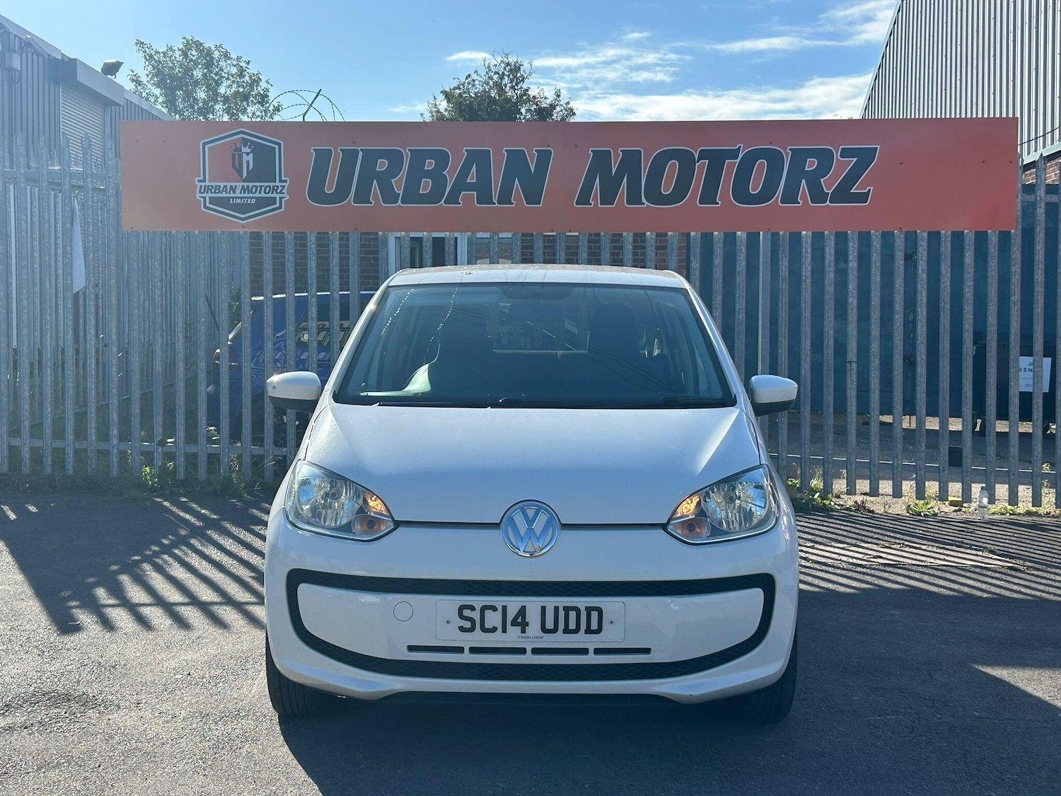 Used Volkswagen up! 2014 for sale - 76136428: Photo 2