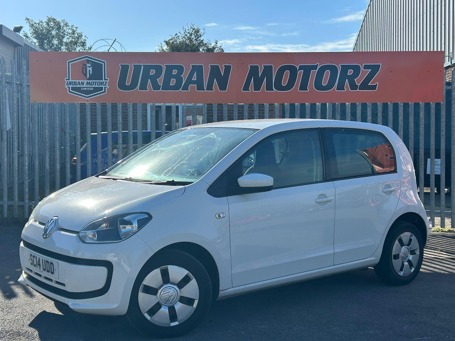Used Volkswagen up! 2014 for sale - 76136428: Photo 3