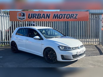Used Volkswagen Golf 2015 for sale - 76138432: Photo