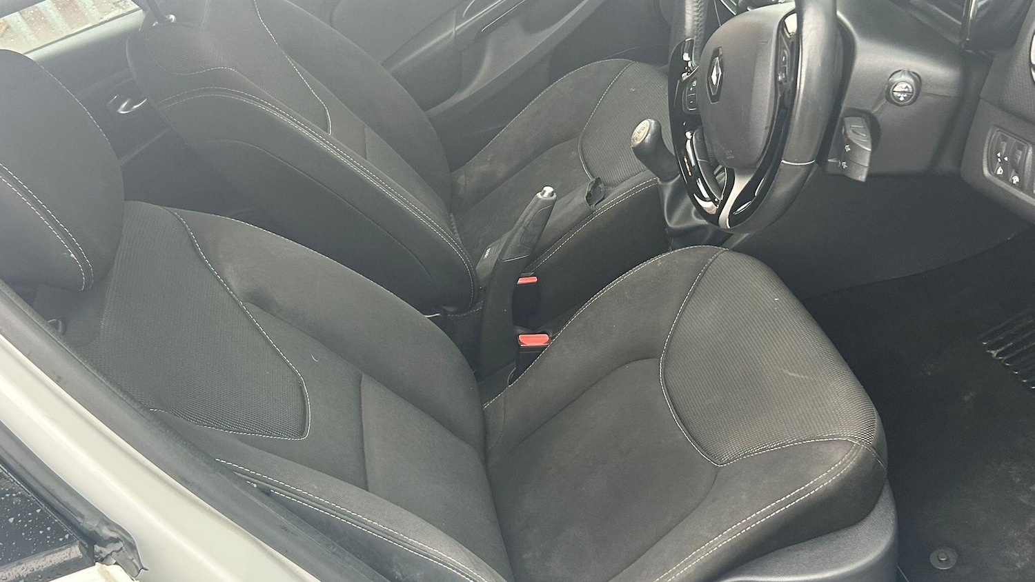 Used Renault Clio 2015 for sale - 76135893: Photo 13