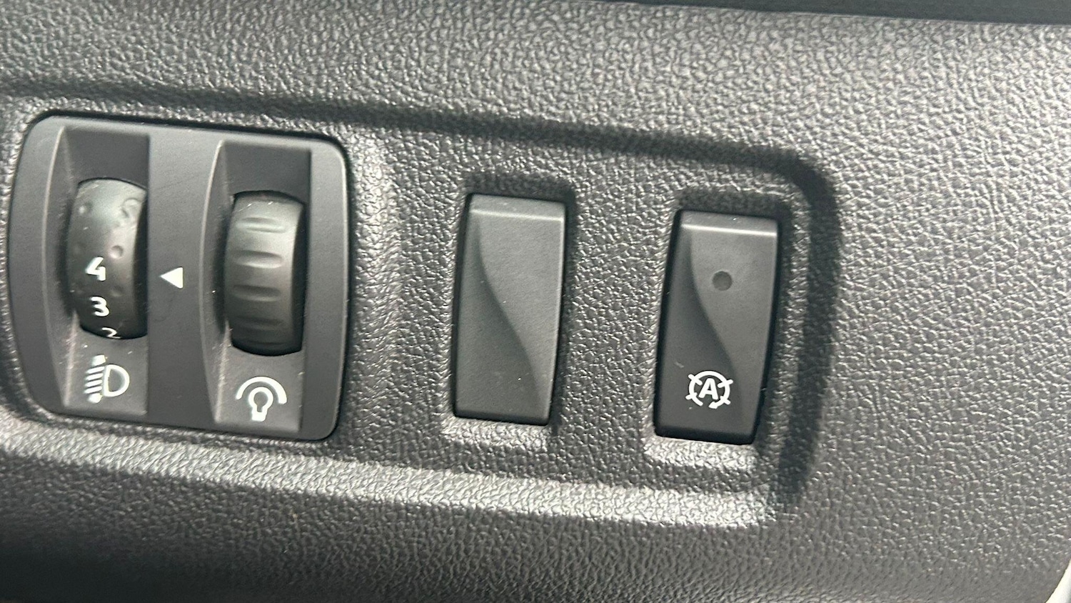 Used Renault Clio 2015 for sale - 76135893: Photo 18