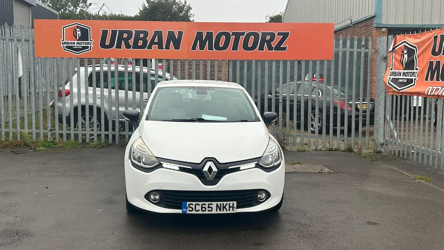 Used Renault Clio 2015 for sale - 76135893: Photo 2