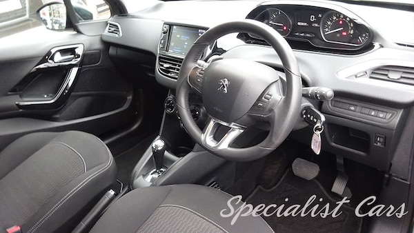 Used Peugeot 208 2017 for sale - 76163234: Photo 5