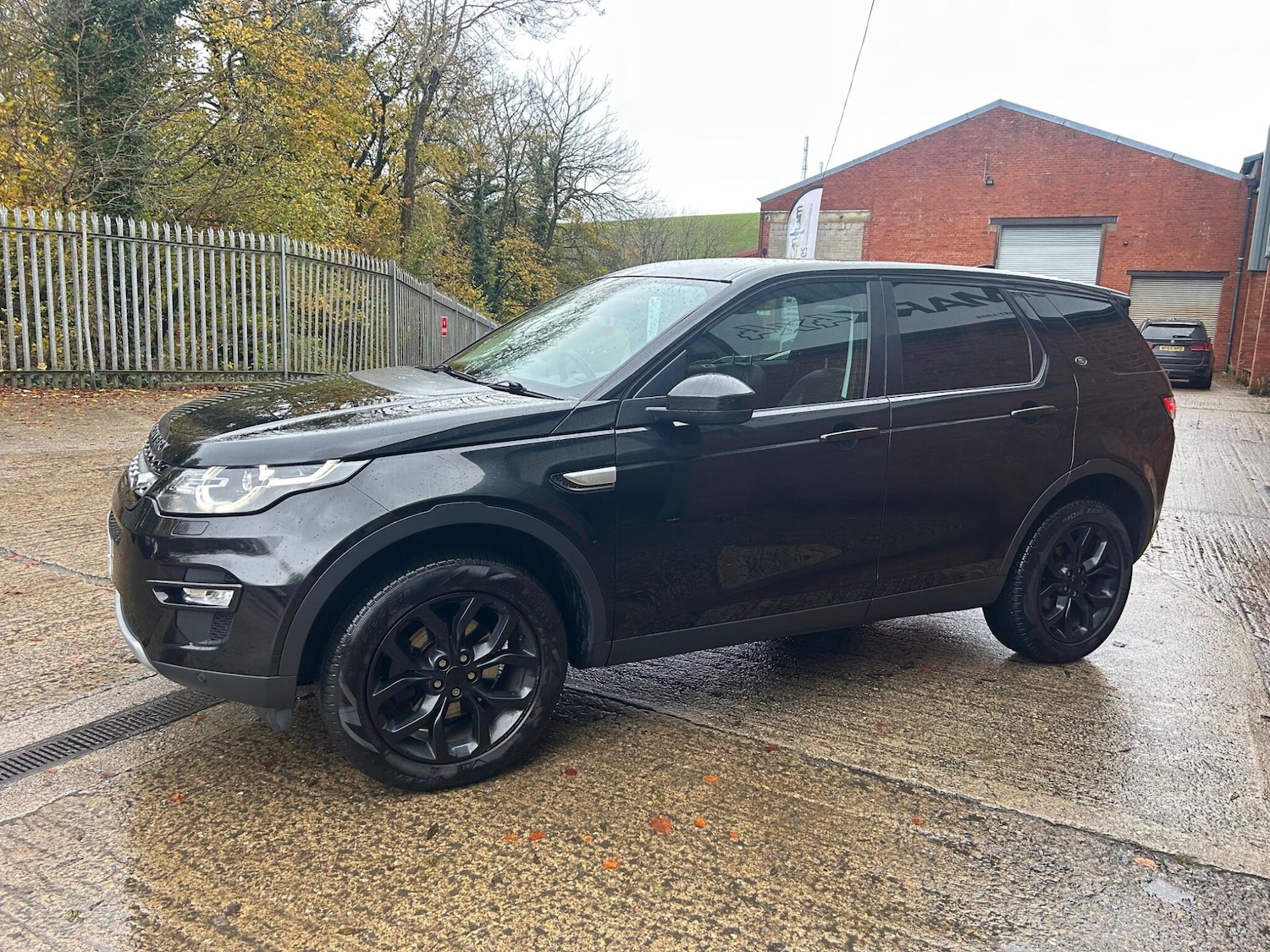 Used Land Rover Discovery Sport 2017 for sale - 76472993: Photo 2