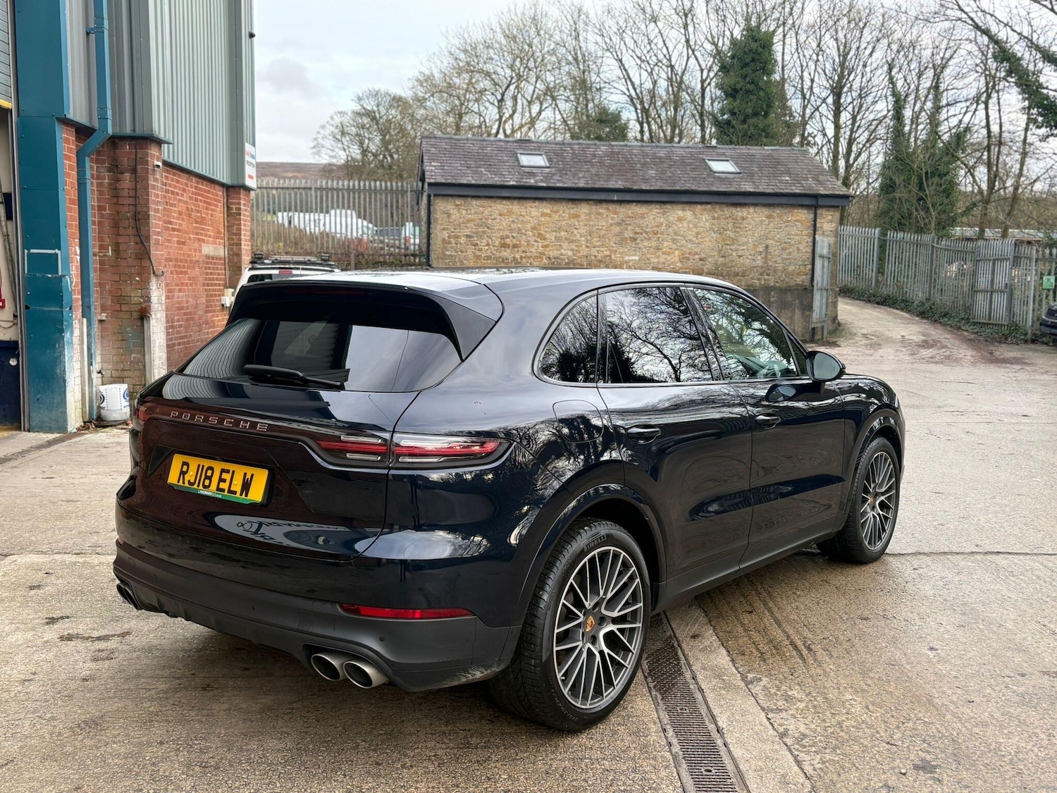 Used Porsche Cayenne 2018 for sale - 77192011: Photo 2