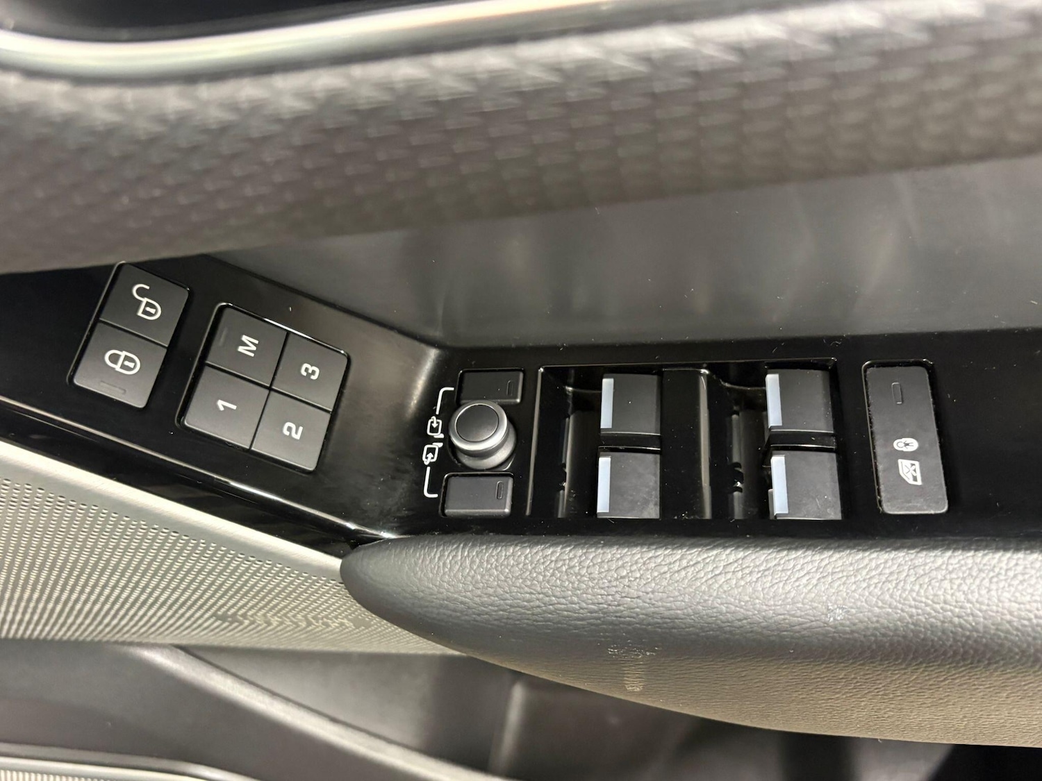 Used Land Rover Range Rover Velar 2017 for sale - 77131046: Photo 19