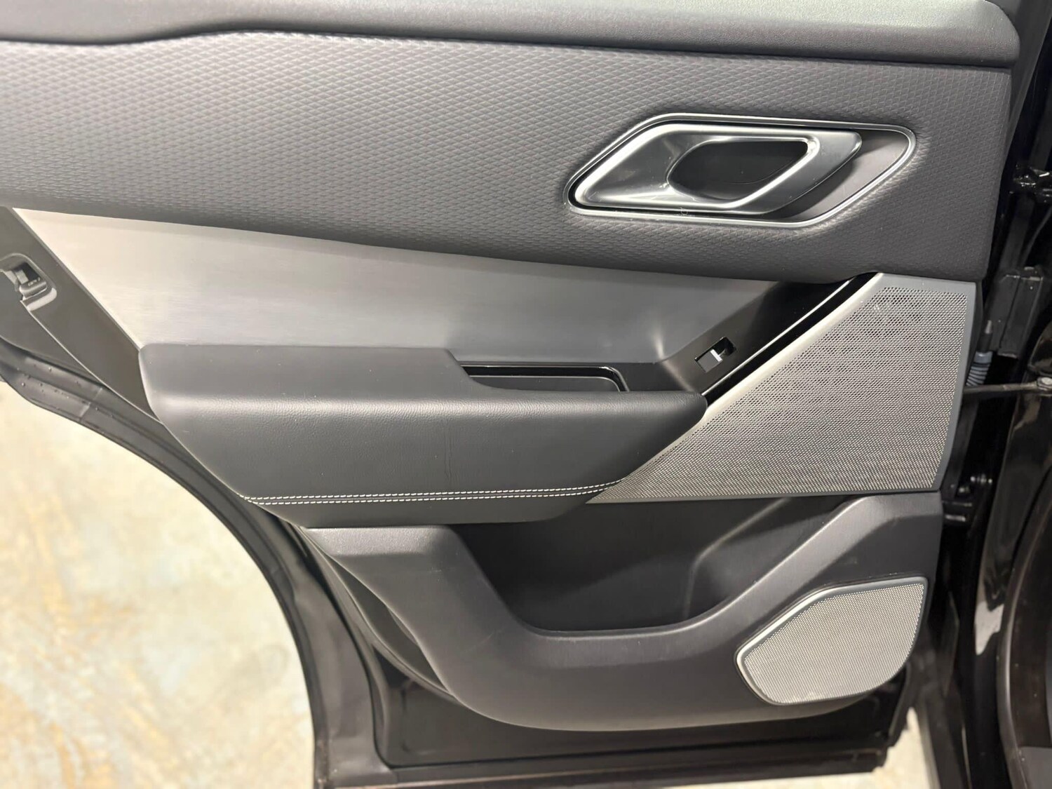 Used Land Rover Range Rover Velar 2017 for sale - 77131046: Photo 24